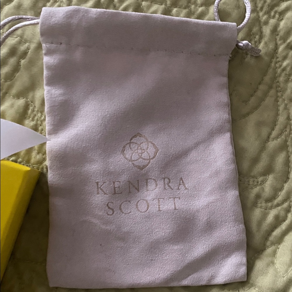 Kendra Scott box set- box, bag and tag - Picture 3 of 4